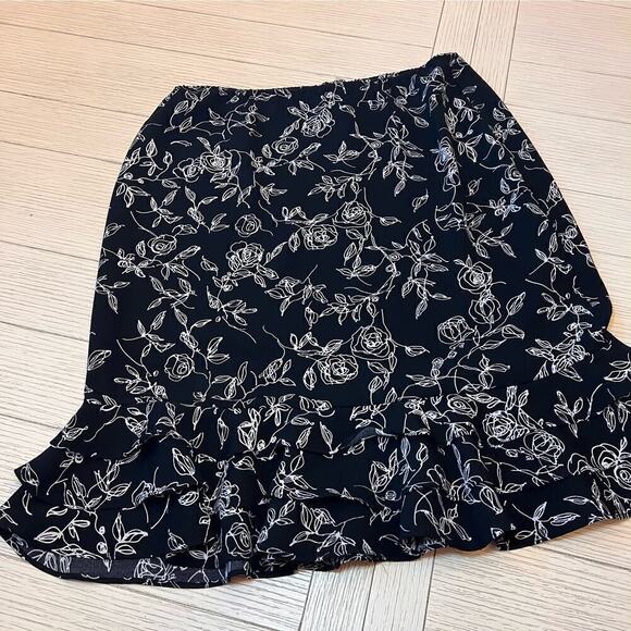 Floral print zip closure w/ elastic waist knee length skirt with ruffle trim. 12 - Picture 3 of 9